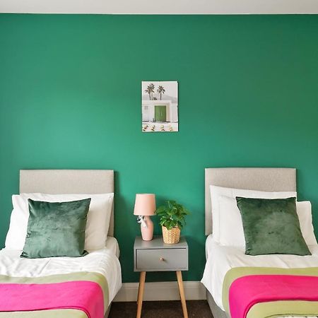 Lovely 4 Bed With Ensuite Free Wifi Off Street Parking In Sutton Morden  Zewnętrze zdjęcie