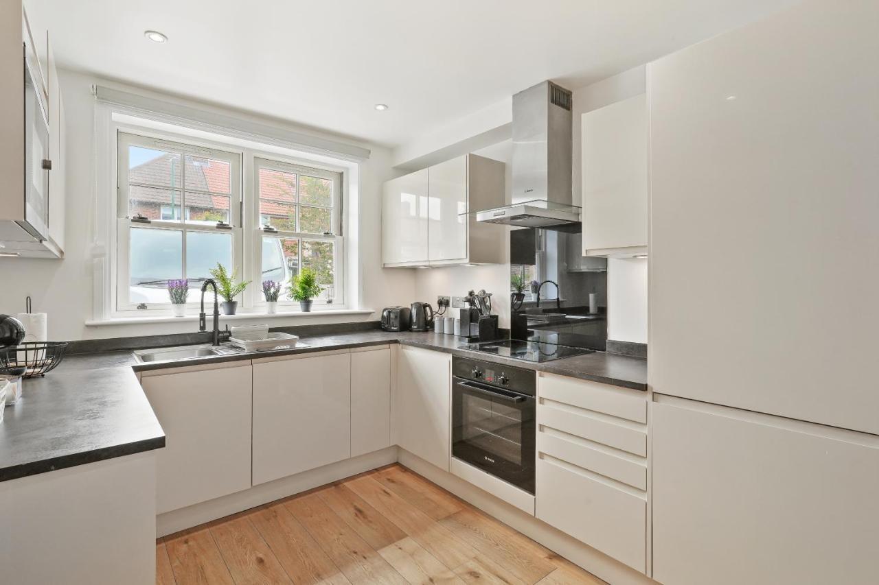 Lovely 4 Bed With Ensuite Free Wifi Off Street Parking In Sutton Morden  Zewnętrze zdjęcie