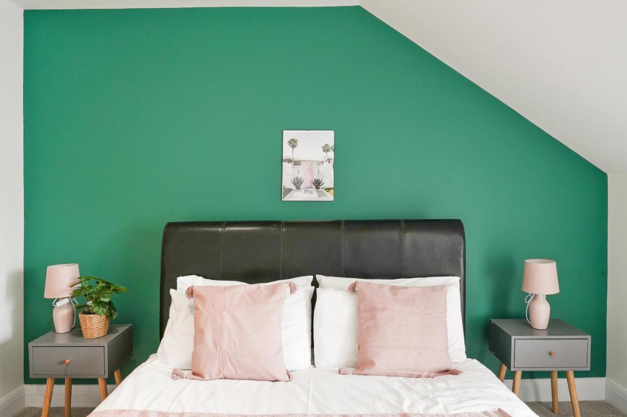 Lovely 4 Bed With Ensuite Free Wifi Off Street Parking In Sutton Morden  Zewnętrze zdjęcie