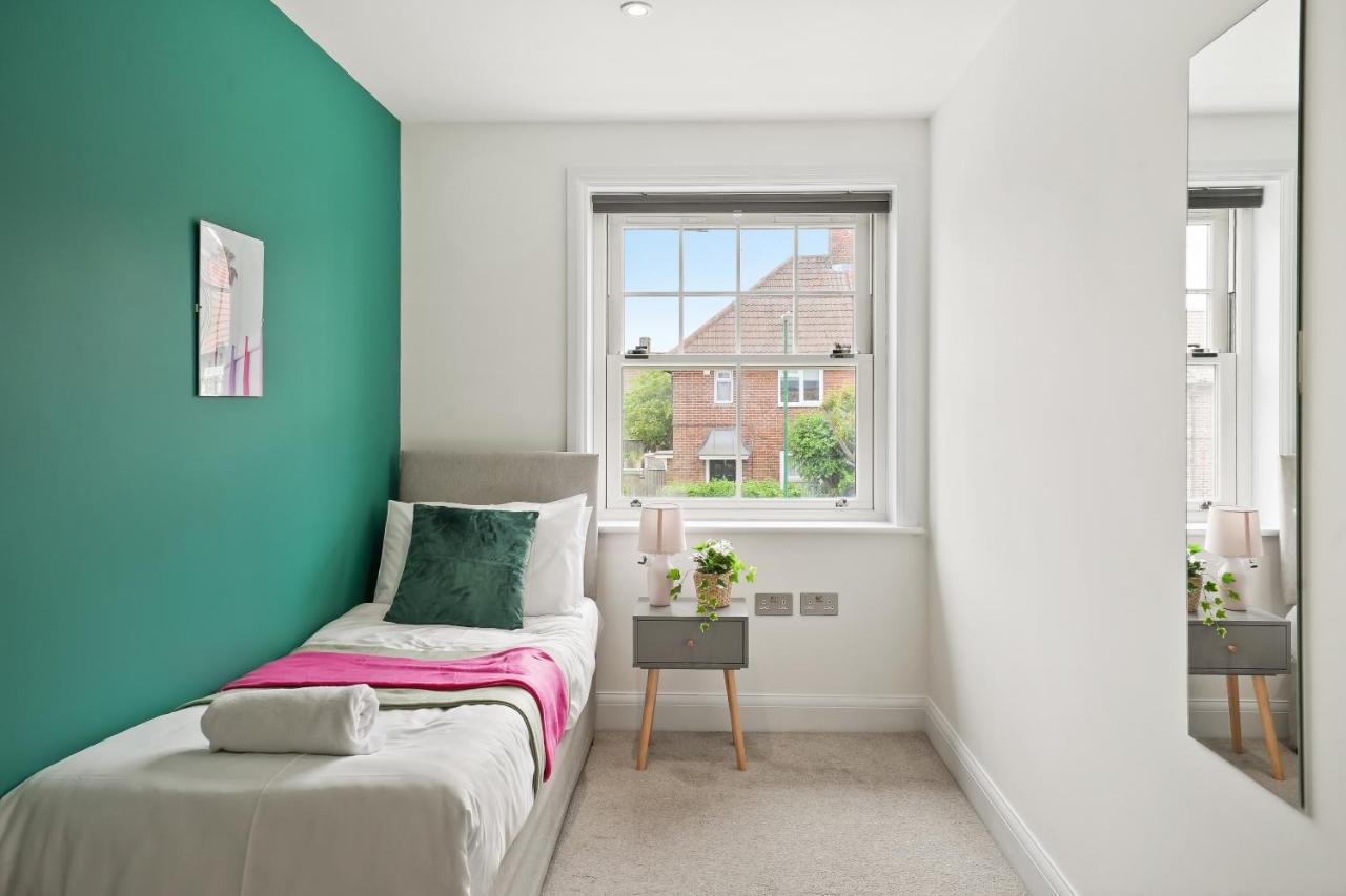 Lovely 4 Bed With Ensuite Free Wifi Off Street Parking In Sutton Morden  Zewnętrze zdjęcie