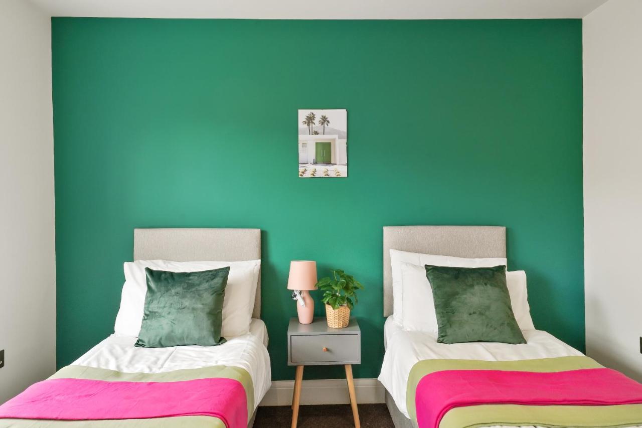 Lovely 4 Bed With Ensuite Free Wifi Off Street Parking In Sutton Morden  Zewnętrze zdjęcie